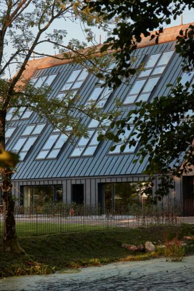 Vergangenheit und Zukunft vereint mit Stahlprofilen, Gut Damp in 24351 Damp